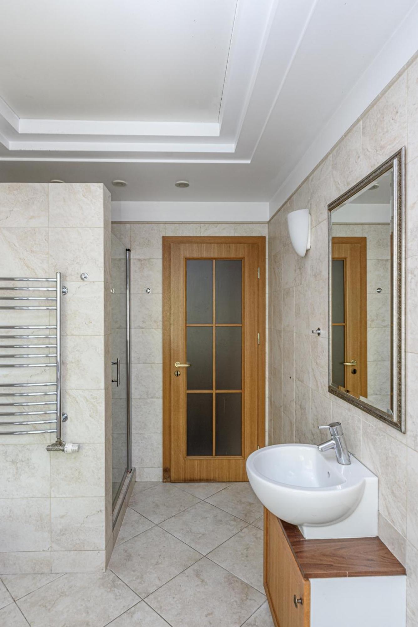 Jacuzzi Apartments X Free Parking X Self Check-In 24X7 By H&H 빌뉴스 외부 사진